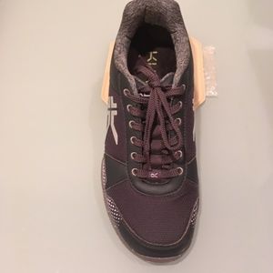Kuru womens sneakers, size 9.5, in dark gray and lilac
